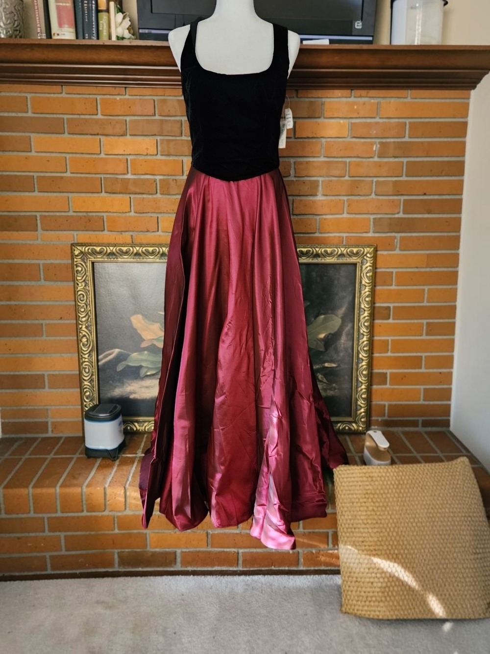 Onyx Nite Black Bodice Burgundy Satin Maxi Dress Sz 12 Go By Measurements